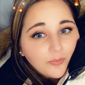 Meet your Posher, Alexis